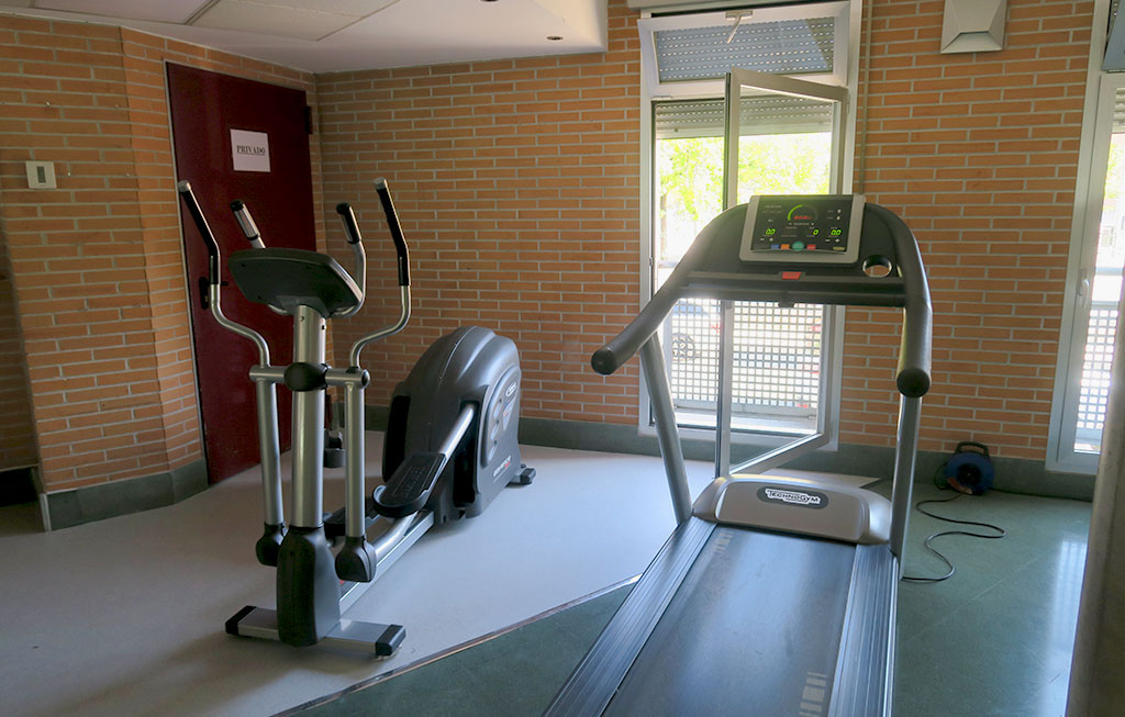 máquinas para hacer ejercicio en un gimnasio de Pamplona