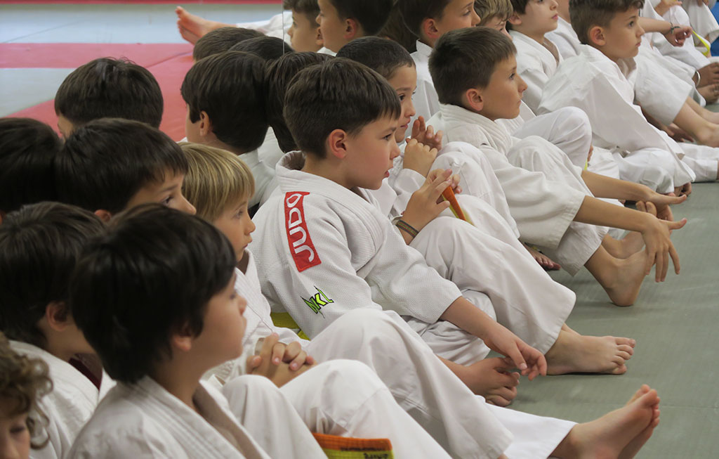 niños de la actividad extraescolar de judo