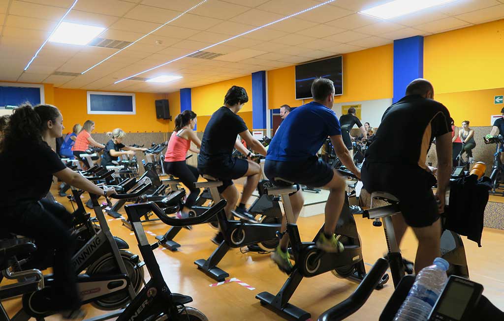 Clase dirigida de Ciclo Fit. Bicicletas estáticas. 