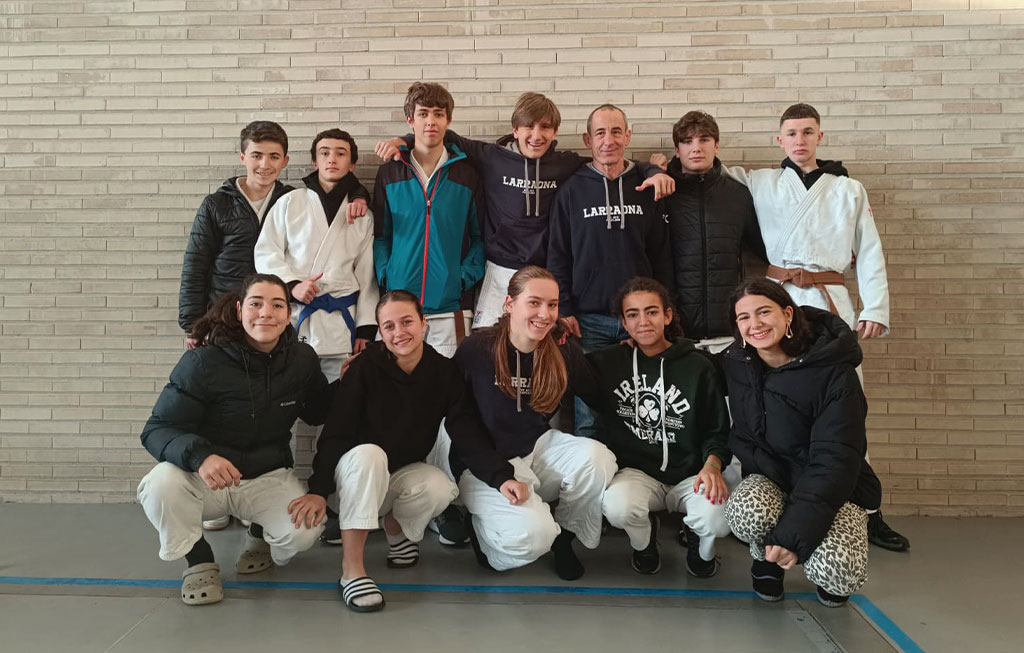 Equipo de judo polideportivo larraona