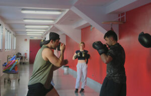 profesor y alumno de boxeo