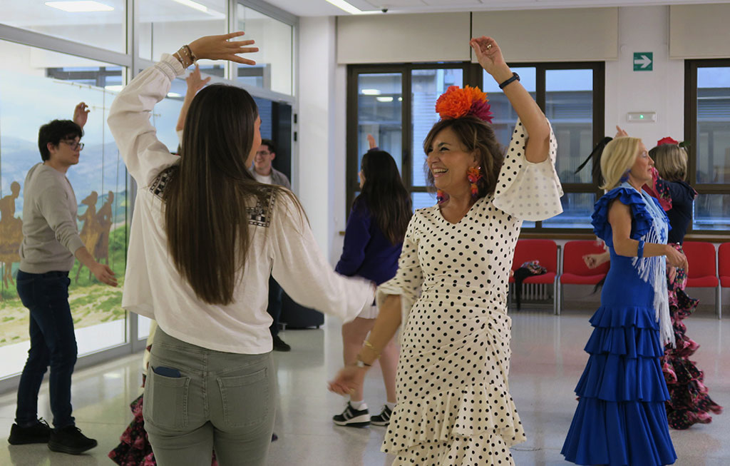 alumna de sevillana con colegial